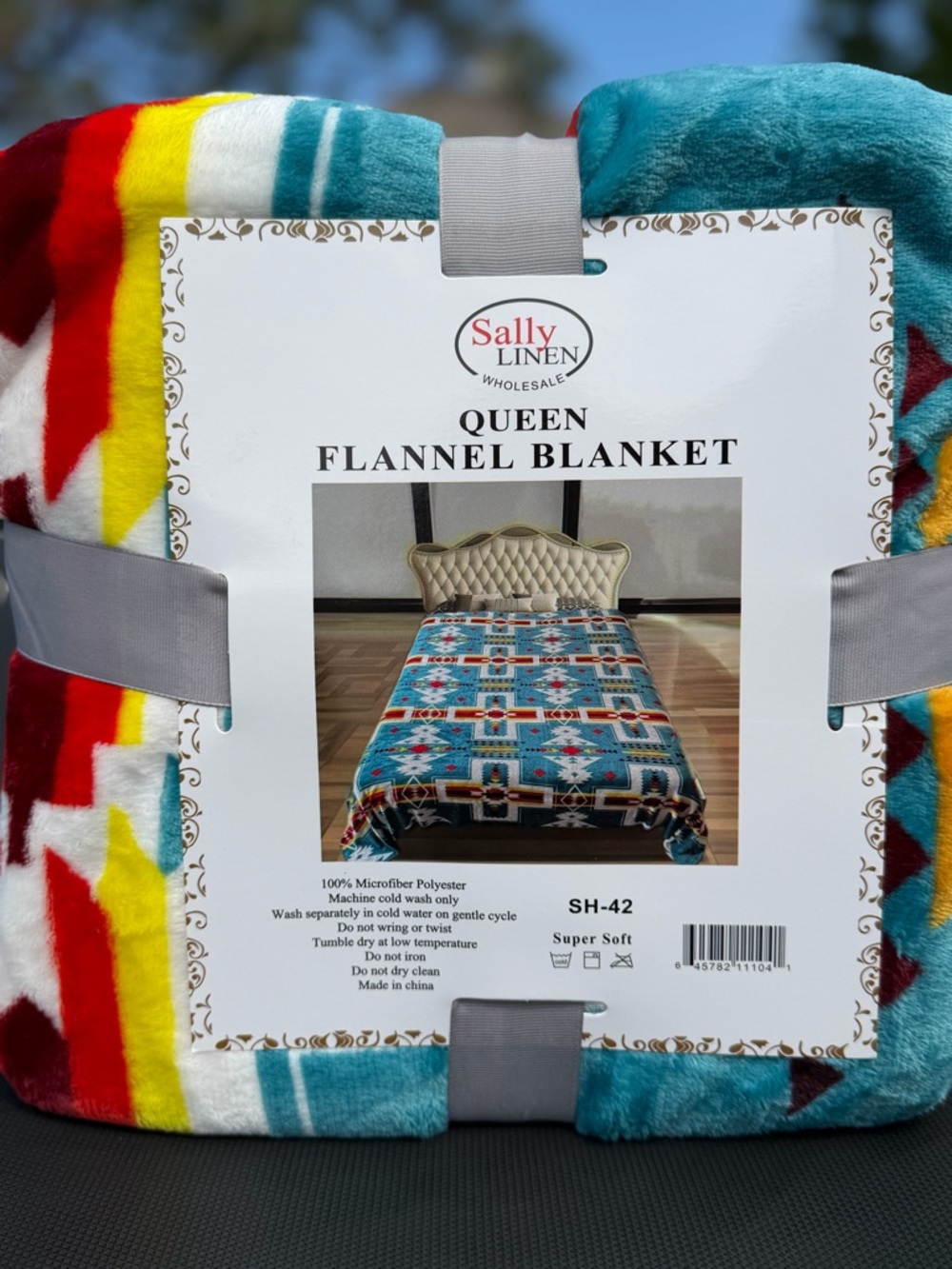 Brand New Queen size super soft Flannel Blanket Aztec pattern colorful